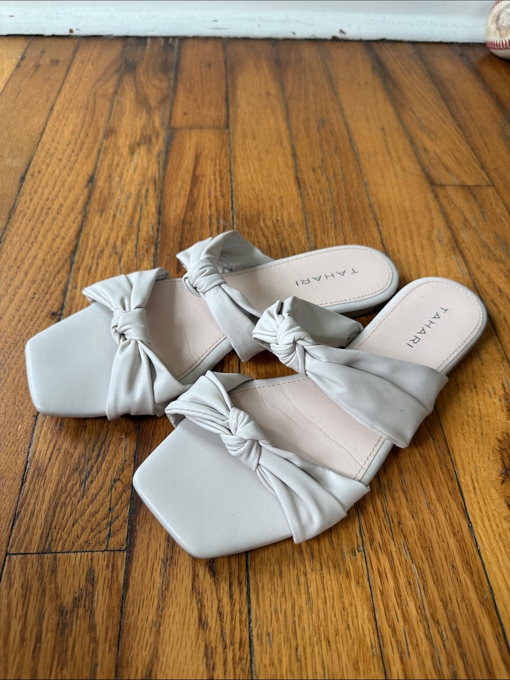 Tahari cream Knotted Slide Mules 7
